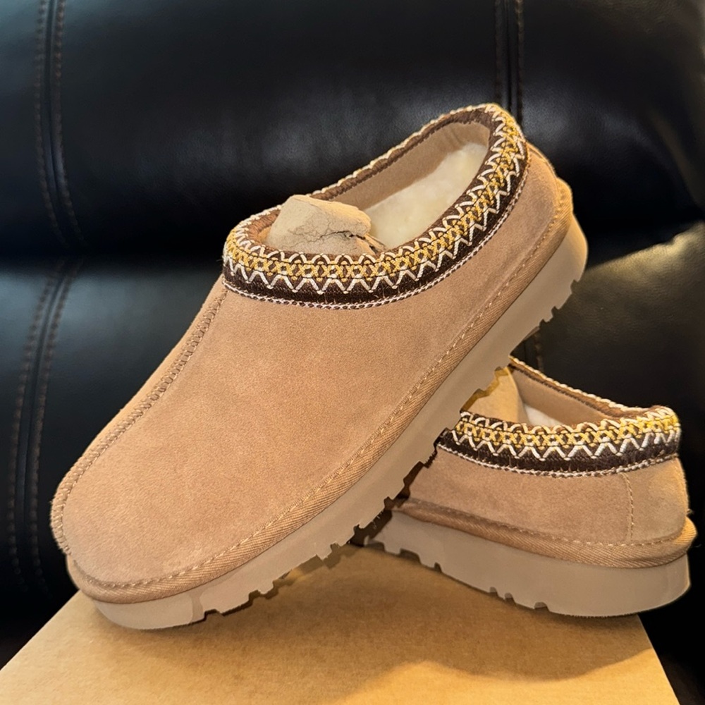 Elevates Women’s Slippers  classic Ultra Mini size 8 color chestnut